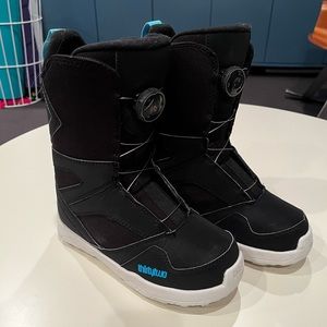Boys size 5 Snowboard Boots - Thirty Two